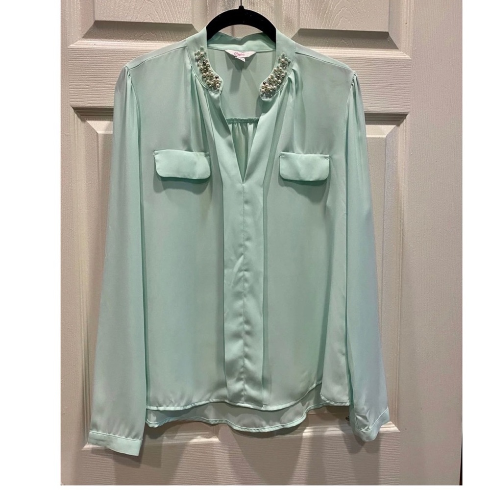 Long sleeve Light green blouse w/ detail on collar